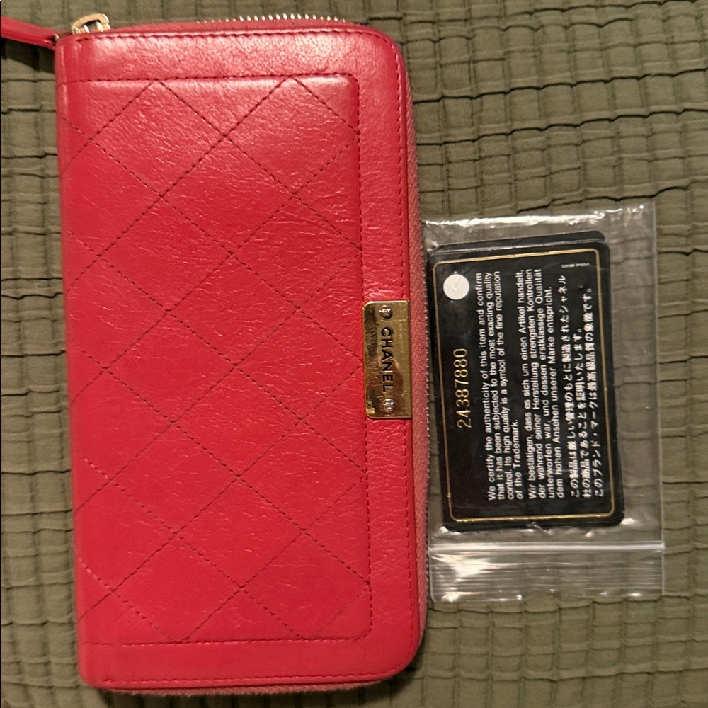 CHANEL Quilted Zip Wallet - Rose Pink with Gold Plaque